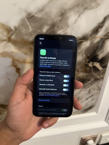 Apple iPhone: IPhone 11, 64 GB, Jet Black, Face ID — 12