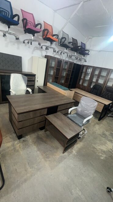 реклама офисной мебели: Ofis mebel dəsti – menecer/şef üçün Tərkib: - Geniş əsas iş masası at lalafo.az реклама офисной мебели: Ofis mebel dəsti – menecer/şef üçün Tərkib: - Geniş əsas iş masası