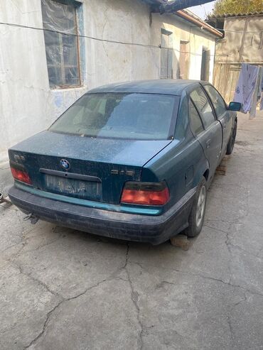 я ищу бмв: BMW 318: 1992 г., 1.8 л, Механика, Седан