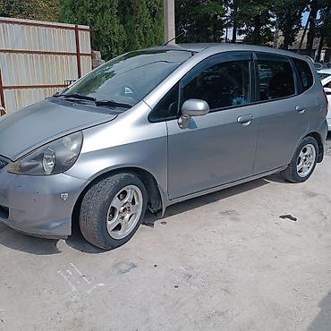 6 дыр: Honda Fit: 2003 г., 1.3 л, Вариатор, Бензин, Хетчбек — 1