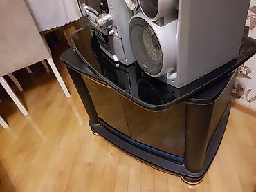 tv stent: TV stend/TV altlığı möhkəmdir, Polşa istehsalıdır, 3 polkalidir — 4