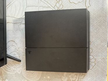 PS4 (Sony Playstation 4): Playstation 4 Fat 500 gb icerisinde 2 oyun