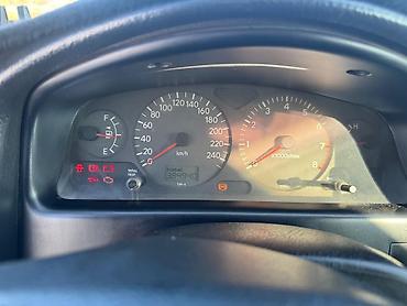 Toyota: Toyota Avensis: 2002 г., 1.8 л, Механика, Бензин, Седан — 4