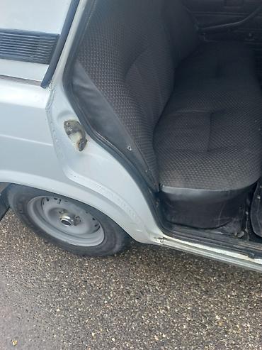 muravey təkərləri: VAZ 2107, ağ rəng, sedan kuzov. Mühərrik və ötürmə: - Benzin — 2
