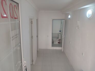 Kommersiya daşınmaz əmlakının satışı: Xırdalan AAAF parkda obyekt ful temirli 2 otağlı kiçik metbextli — 26