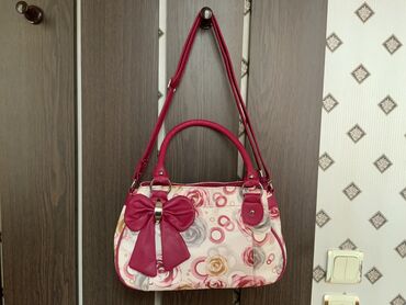 Çantalar: Gənc xanımlar üçün həm çiyindən asmalı, həm də əldə tutulacaq — 2