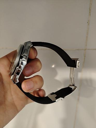 pol sapaski: Hublot kişi qol saatı - Korpus: paslanmayan polad, səkiz vintli bezel — 4