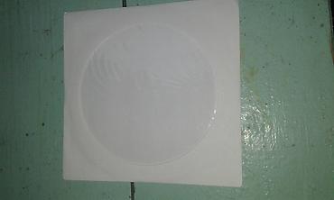 kaset satışı: CD disklər üçün kağız və plastik qablar satılır. Plastik qabın biri 2 — 5