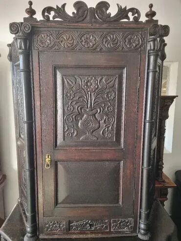 Stilske komode: Retko u ponudi star preko dvesta godina. Dobro stanje na lalafo.rs — 11 Stilske komode: Retko u ponudi star preko dvesta godina. Dobro stanje — 11