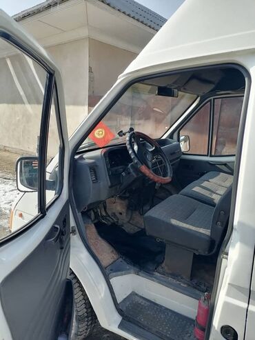 авто легковой: Ford Transit: 1992 г., 2.5 л, Механика, Дизель, Бус