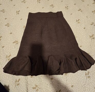 Qadın şalvarları: Bu dəstə müxtəlif üslublu dörd qadın şalvarı və bir qara ətək — 37