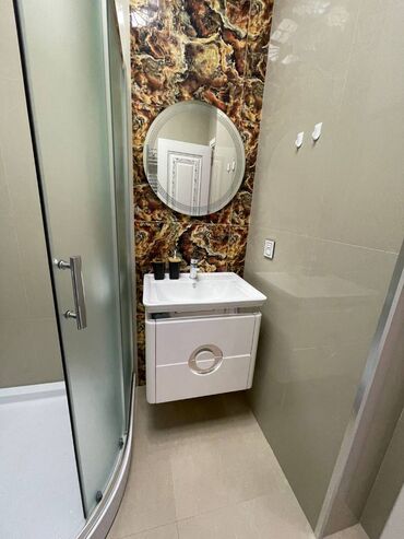 Uzunmüddətli kirayə mənzillər: İçəri şəhər metrosuna Axundov parkına yaxın 18 mertebeli binanın 8-cı — 2