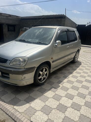 Toyota: Toyota Raum: 2002 г., 1.5 л, Автомат, Бензин, Хэтчбэк