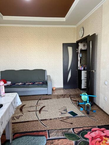 комната с подселением в бишкеке: 1 бөлмө, 36 кв. м, 106-серия жакшыртылган, 7 кабат, Косметикалык ремонт
