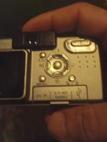 Fotokameralar: Sony Cyber-shot DSC-P10 rəqəmsal fotoaparat Xüsusiyyətlər: - Model — 19