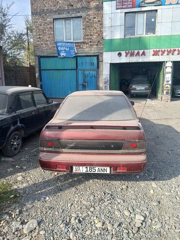 дом на обмен: Nissan Maxima: 1990 г., 3 л, Механика, Бензин, Седан