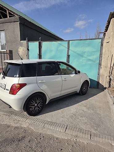 хетчбек: Toyota Ist: 2004 г., Автомат, Бензин, Хэтчбэк — 1