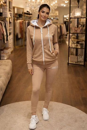 jordan dres: Ženske Trenerke 
S m l xl xxl
 Cena 3800 din ✅️ NB💥
NT❤ — 2