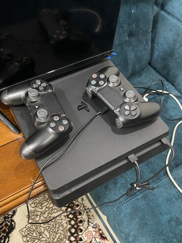 разный: Sony PlayStation4 slim с прошивкой 500 ГБ плюс два джойстика Ровно