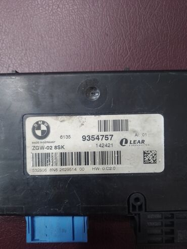 suret qutusunun temiri: BMW avtomobilləri üçün nəzərdə tutulmuş bu qara rəngli elektron