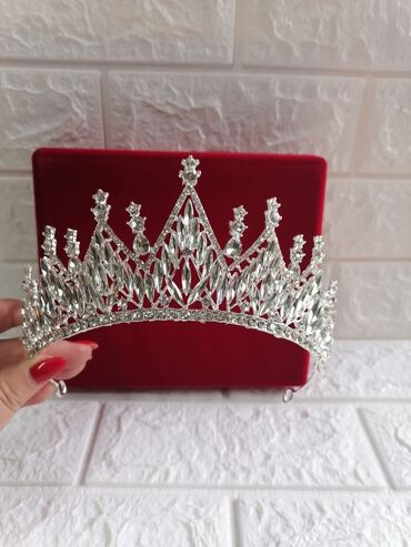 Aksesoari za kosu: Svečane srebrne tijare sa kristalima - Elegantan dizajn sa bogato — 2