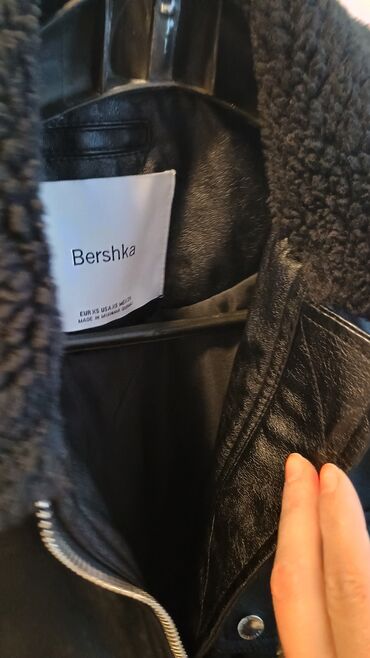 Ostale jakne, kaputi, prsluci: Jakna Bershka Xs Crna Nova i bez ikakvih ostecenja Kupljena u radnji — 5
