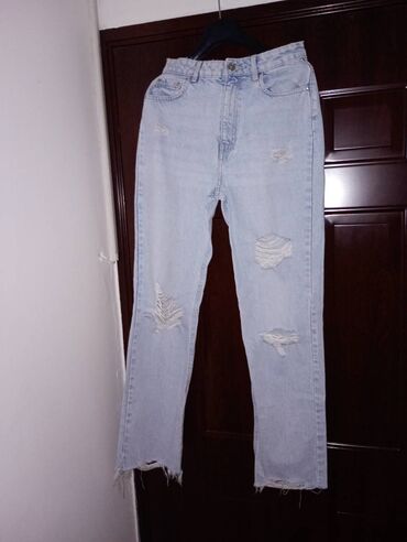 zara zvoncare pantalone: DENIM moderne iscepane farmerke,nove,bez etikete.Broj 38,nemaju