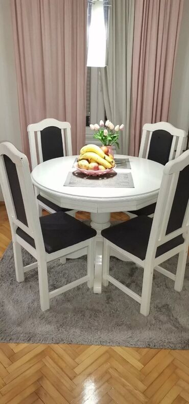 Sets of table and chairs: Wood, Up to 4 seats, Used