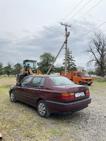 Volkswagen: Volkswagen Vento: 1995 г., 1.8 л, Механика, Бензин, Седан