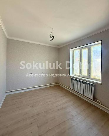 1: 🏠Продается дом с. Сокулук, от трассы 800 метров. 🟡Комнаты: 4 🟡Участок — 7