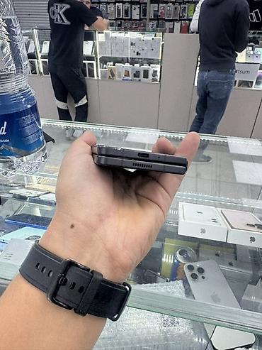 прадаю телефон: Samsung Б/у, 512 ГБ, цвет - Черный, 1 SIM, eSIM — 3
