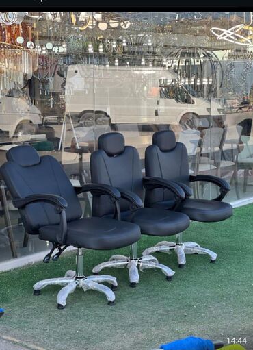 Ofis və oyun kresloları: Yeni, Təkərli, Qolları tənzimlənir, Dəri — 12