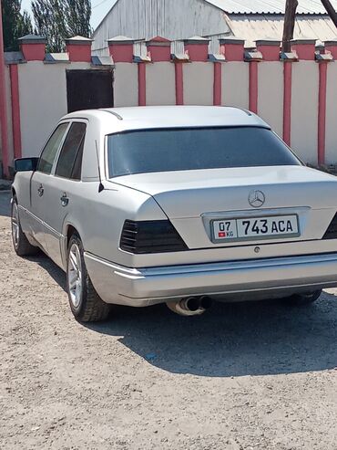 запчасть на мерс 814: Mercedes-Benz : 1993 г., 2 л, Механика, Бензин, Седан