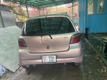 Toyota: Toyota Vitz: 2000 г., 1 л, Автомат, Бензин, Седан