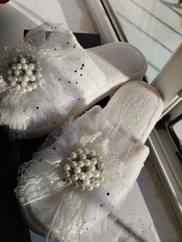 Женская обувь: Домашние тапочки 38, цвет - Белый