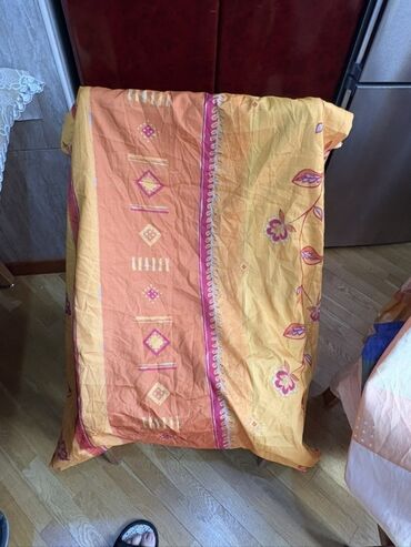 Parçalar: Müxtəlif naxışlı və rəngli pərdələr tək və cüt olanlar var — 10