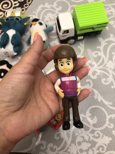 Oyuncaqlar: Oyuncaqlar,metal arabalar,mashinlar,yumshaq oyuncaq — 19