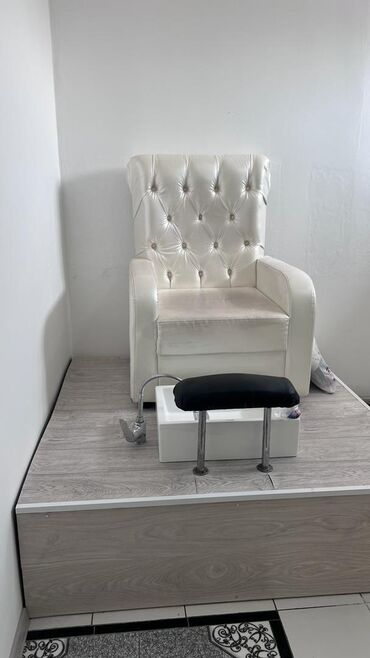 аренда парикмахерского кресла: Продается педикюрный и ресепшн кресла для парикмахерских