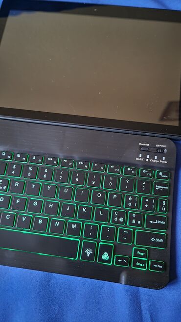 Tableti: Lenovo Tab E10 + bežična Bluetooth tastatura - Tablet: Lenovo Tab E10 — 9