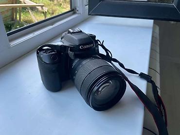 минни камера: Зеркальная камера Canon EOS с зум-объективом Canon EF‑S 18–135mm — 2