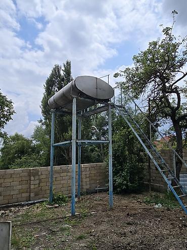 бак для воды: Metal su çəni və hündür dayaqlı konstruksiya - Üst platformada — 2