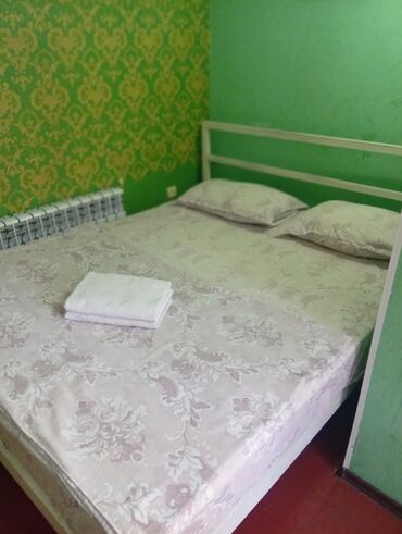 1 комнатная квартира на сутки в оше: 1 бөлмө, Душ кабинасы, Жаздык, жууркан-төшөк каптары, Кондиционер