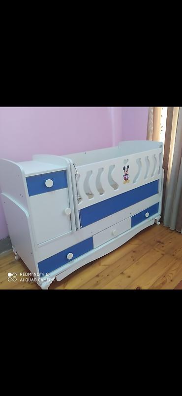 transformer beşik: Uşaq beşiyi – transformasiya olunan model .Üstünün tülüdə var. - — 1