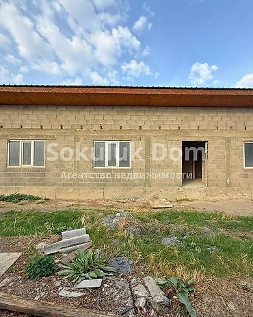 6 микрорайон: 🏠Продается дом под бизнес в с. Сокулук, от трассы 700 метров 🟡Комнаты — 4
