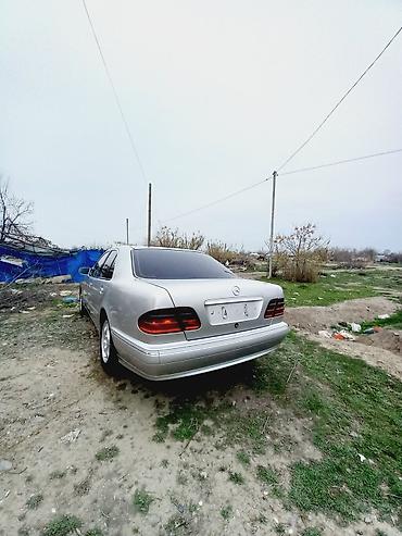 Mercedes-Benz: Mercedes-Benz E‑Class W210 sedan - Kuzov: sedan, gümüşü rəng - — 5