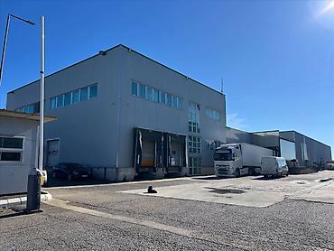 Nekretnine: Izdaje se zgrada 3200m2 . Deljiva na nezavisne celine od 200m2 na — 2