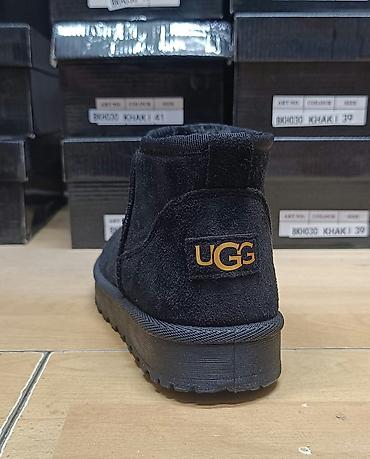 guess stikle: UGG kratke
36-41
Cena 2900 din — 8