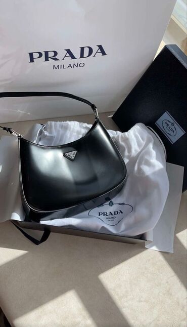 prada сумка оригинал: Стильная сумка Prada в отличном состоянии, мягкая и гладкая на ощупь