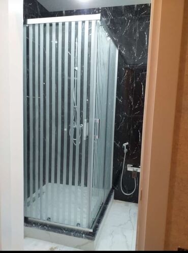 Duş kabinaları, arakəsmələr: Yeni Arakəsmə, Düzbucaqlı, Pulsuz çatdırılma — 30