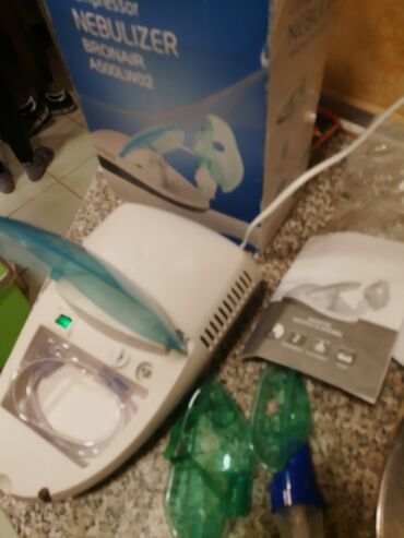 usisivac za pranje i usisavanje: Inhalator kompresorski Nebulizer dobar ispravan sa 2 maske. U svojoj